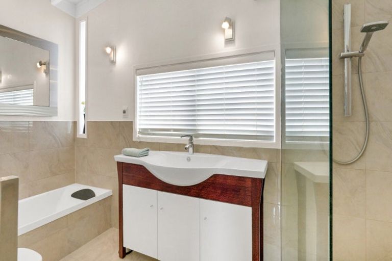 Photo of property in 10 Takutai Avenue, Bucklands Beach, Auckland, 2012