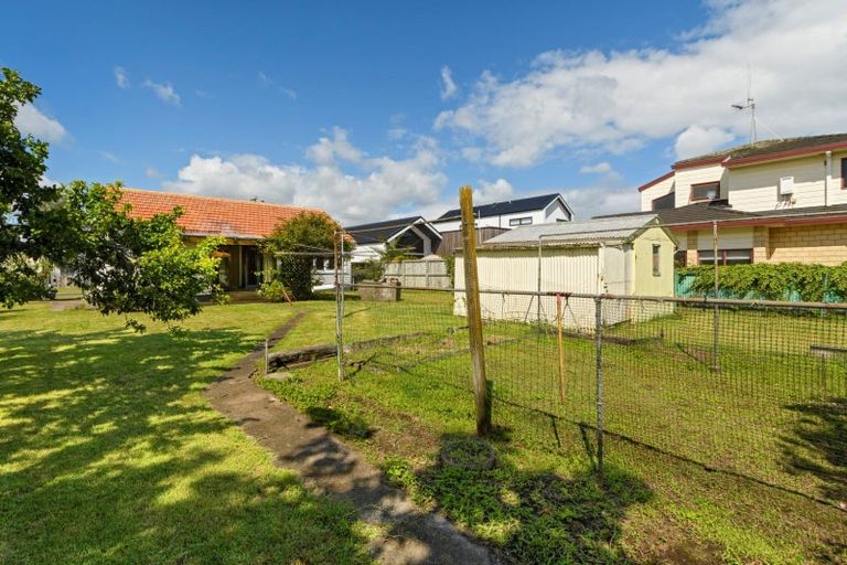 Photo of property in 15 Ngatai Road, Otumoetai, Tauranga, 3110