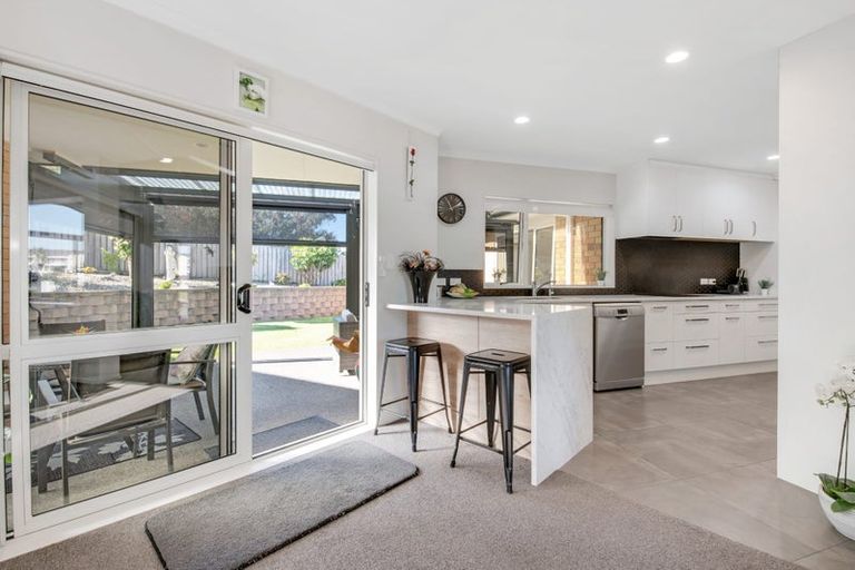 Photo of property in 84 Tauranga Place, Orewa, 0931