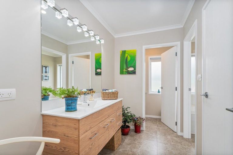 Photo of property in 10 Austin Drive, Whitianga, 3510