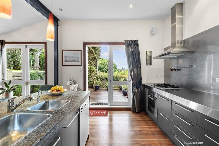 Photo of property in 32 Sugarloaf Road, Brooklyn, Wellington, 6021