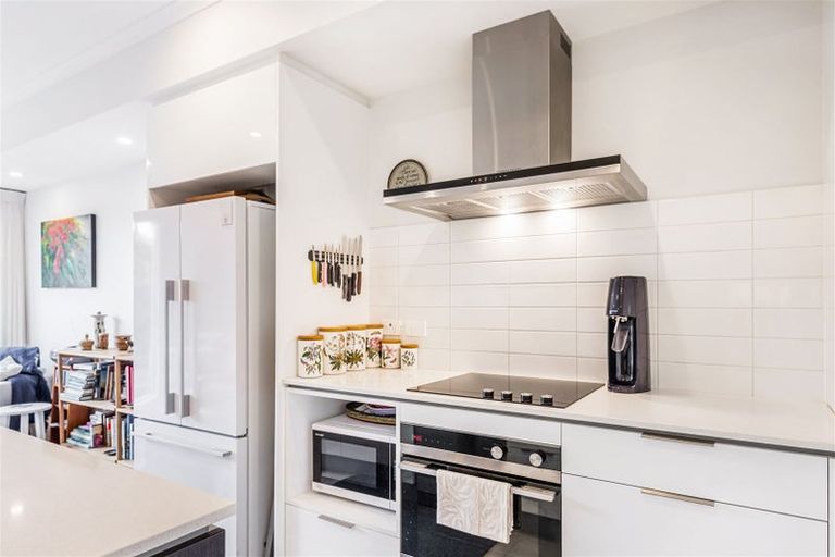 Photo of property in 32 Owen Chapman Drive, Red Beach, 0932