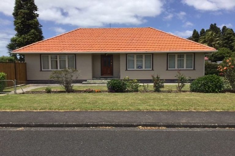 Photo of property in 64 Taikata Road, Te Atatu Peninsula, Auckland, 0610