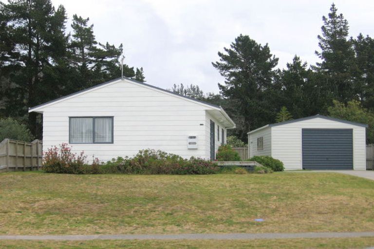 Photo of property in 132 Mayfair Avenue, Whangamata, 3620