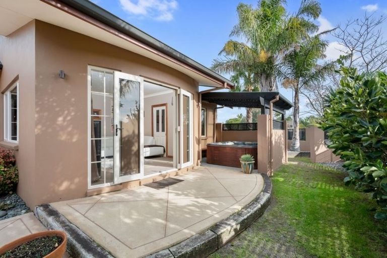 Photo of property in 1 Piha Close, Papamoa Beach, Papamoa, 3118