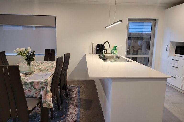 Photo of property in 16 Kutukutu Street, Takanini, 2112