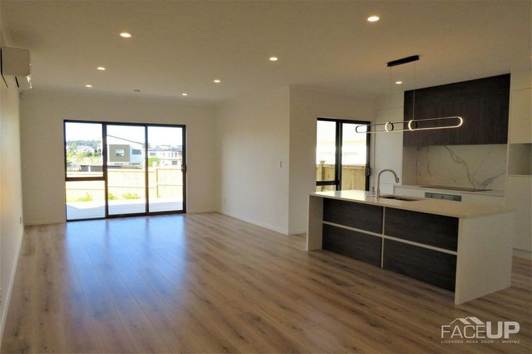 Photo of property in 16 Hea Road, Hobsonville, Auckland, 0616