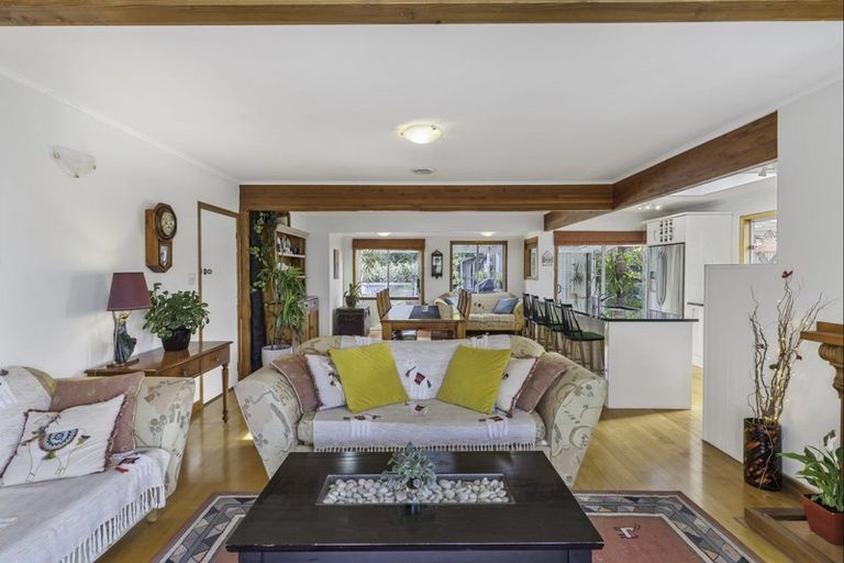Photo of property in 1/27 Tui Glen Road, Birkenhead, Auckland, 0626