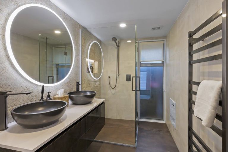 Photo of property in 10 Peregrine Place, Queenstown, 9300