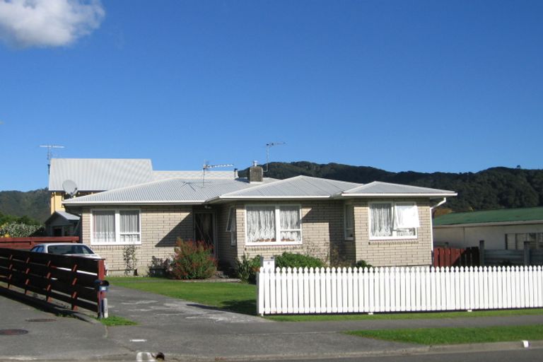 Photo of property in 4 Matariki Grove, Wainuiomata, Lower Hutt, 5014