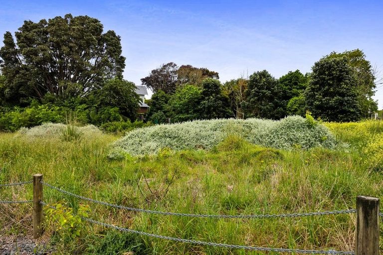 Photo of property in 43 Waihi Road, Hawera, 4610