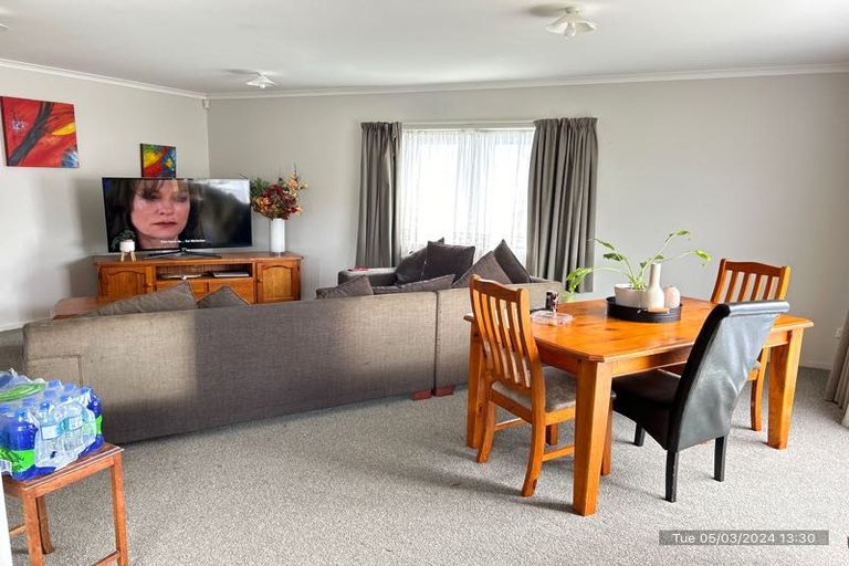 Photo of property in 50 Kayes Road, Pukekohe, 2120