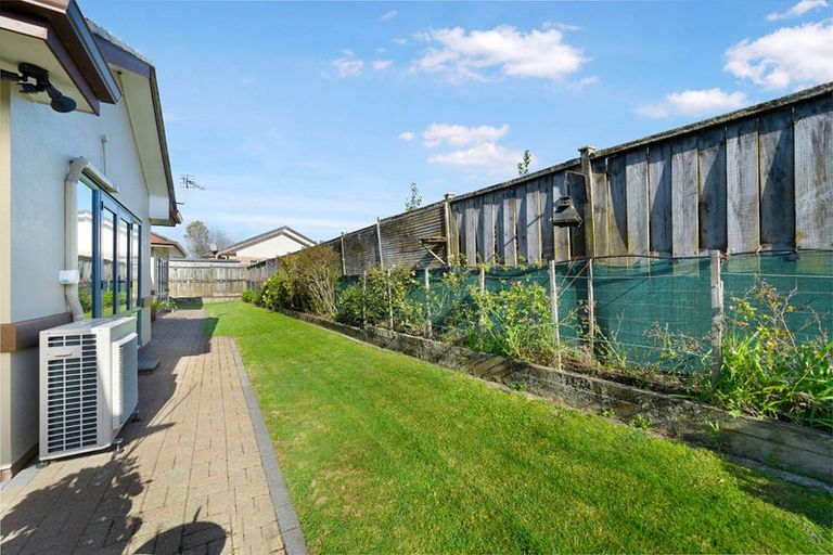 Photo of property in 4 Russett Grove, Henderson, Auckland, 0612