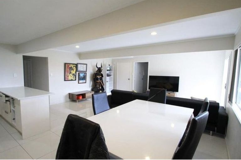 Photo of property in 4 Santiago Crescent, Unsworth Heights, Auckland, 0632