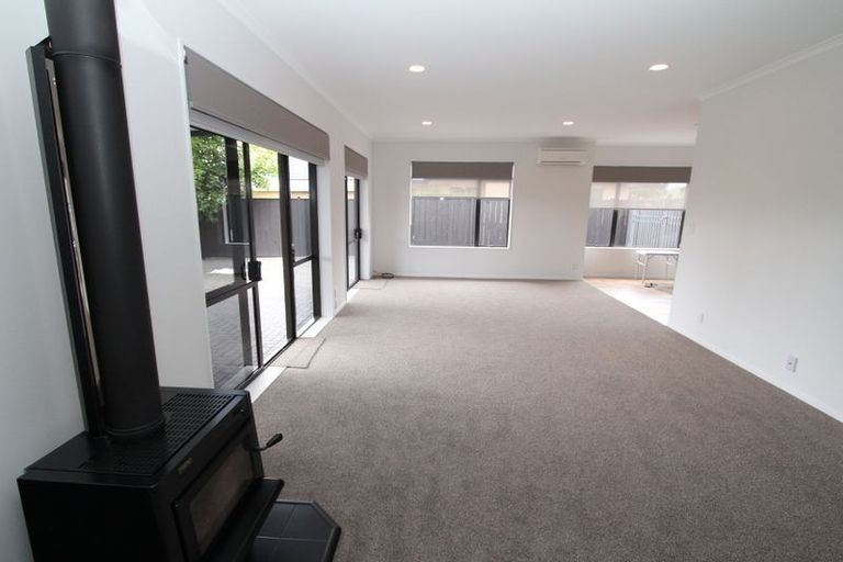 Photo of property in 38 Sandwick Drive, Weymouth, Auckland, 2103