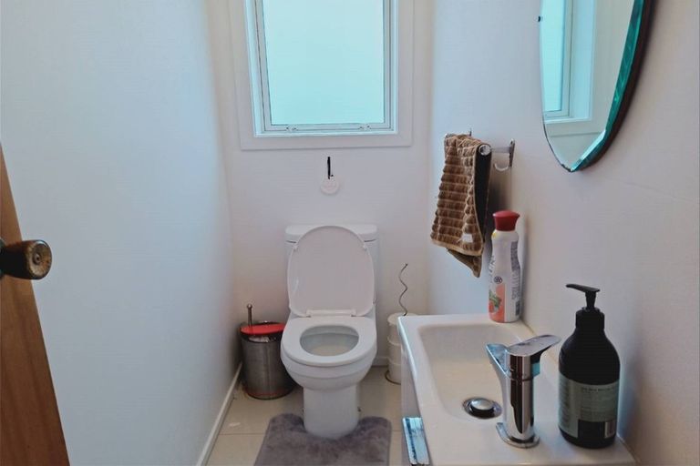 Photo of property in 14 Domain Road, Weymouth, Auckland, 2103
