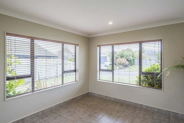 Photo of property in 8 Monarch Place, Paraparaumu Beach, Paraparaumu, 5032
