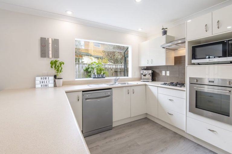 Photo of property in 203 Westchester Drive, Churton Park, Wellington, 6037