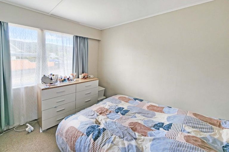 Photo of property in 54 Parkway, Wainuiomata, Lower Hutt, 5014