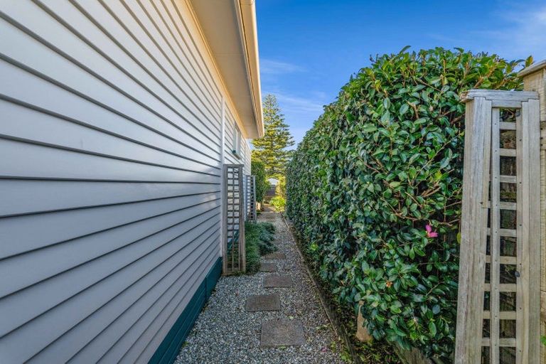 Photo of property in 125 Seaview Road, Westown, New Plymouth, 4310