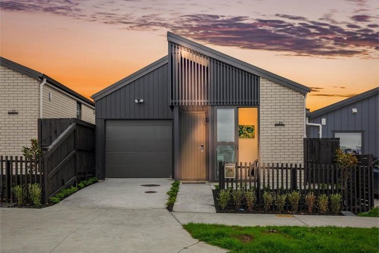 Photo of property in 23 Paretao Street, Massey, 0614