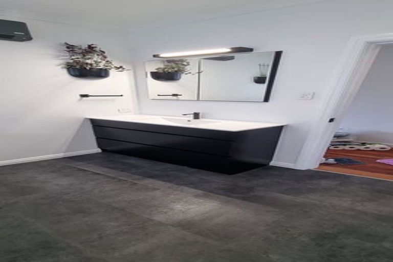 Photo of property in 20 Makora Road, Otaihanga, Paraparaumu, 5036