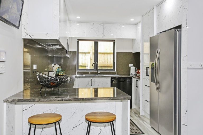 Photo of property in Oakwood Manor, 608c Massey Road, Mangere, Auckland, 2022