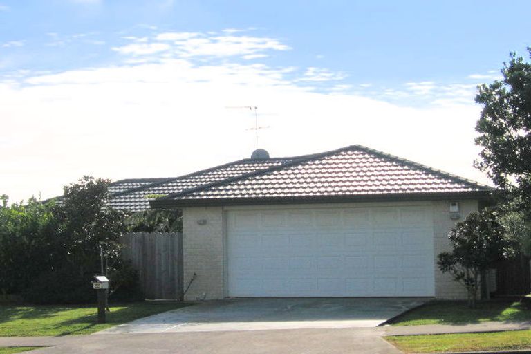 Photo of property in 22 Maghera Drive, East Tamaki Heights, Auckland, 2016
