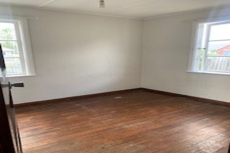 Photo of property in 23 Pitcairn Crescent, Bryndwr, Christchurch, 8053