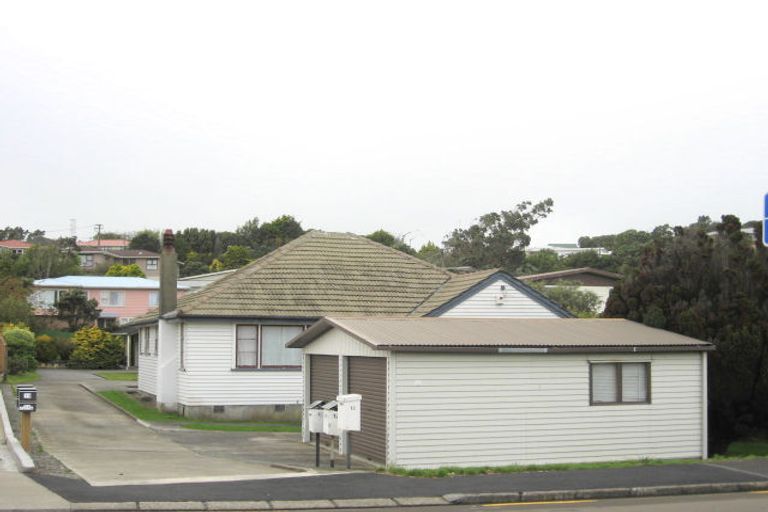 Photo of property in 12a Bracken Road, Newlands, Wellington, 6037