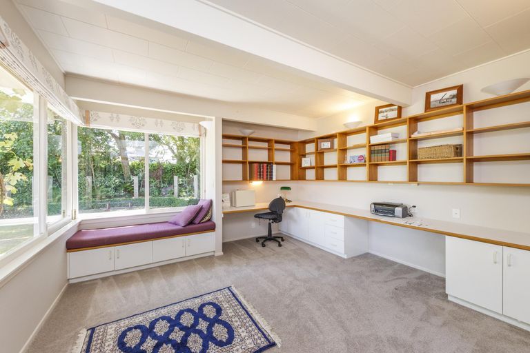 Photo of property in 23 Surrey Crescent, Hokowhitu, Palmerston North, 4410