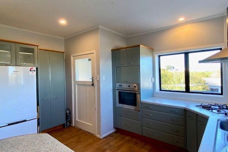 Photo of property in 2 Williams Crescent, Maketu, 3189