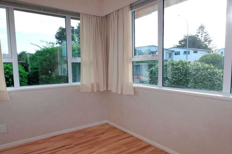 Photo of property in 10 Walton Road, Paraparaumu Beach, Paraparaumu, 5032