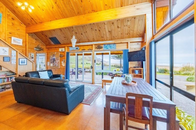 Photo of property in 3432 Pourerere Beach Road, Pourerere, Omakere, 4271