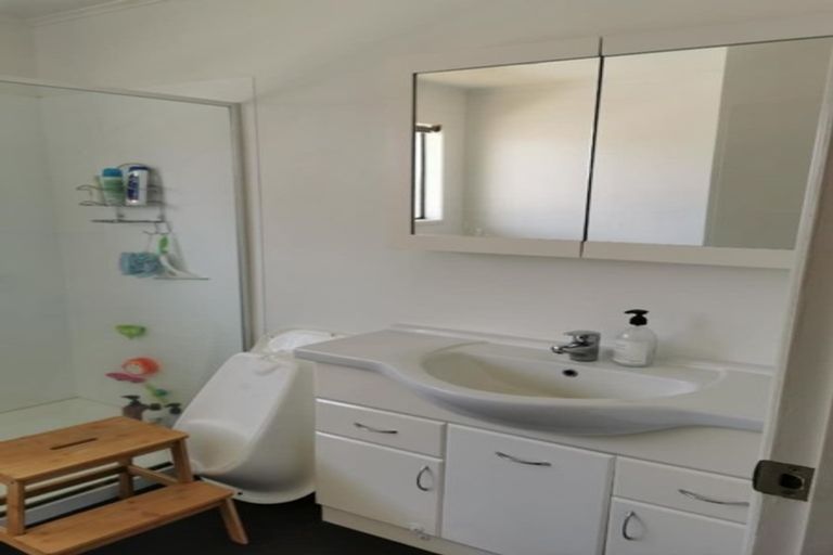 Photo of property in 5 Okataina Street, Pakuranga Heights, Auckland, 2010