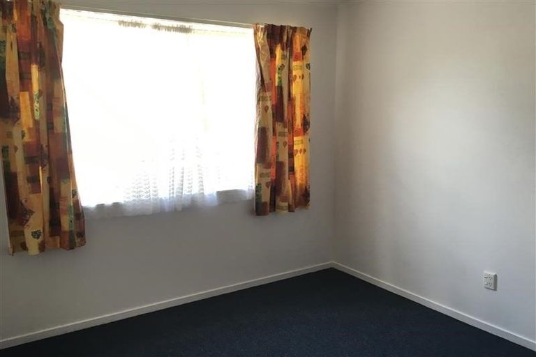 Photo of property in 51 Normanton Street, Glenfield, Auckland, 0629