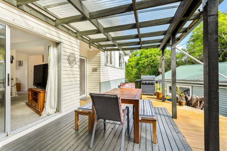 Photo of property in 37 Cyclarama Crescent, Massey, Auckland, 0614
