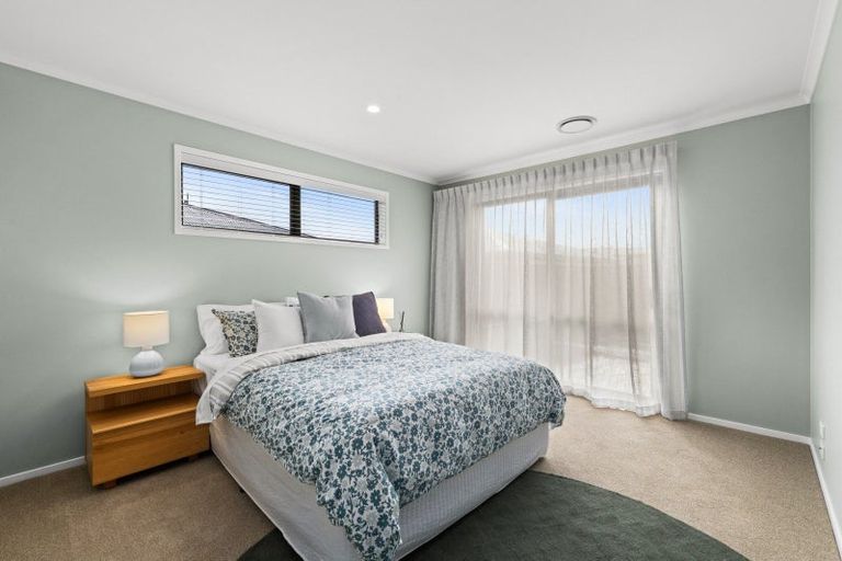 Photo of property in 11 Tutira Place, Poraiti, 4112