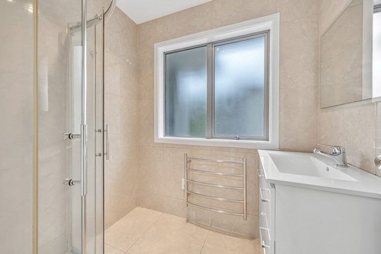 Photo of property in 33b Fairmount Road, Titirangi, Auckland, 0604