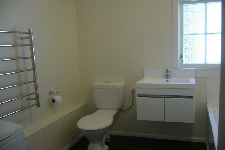 Photo of property in 37 Mckinley Crescent, Brooklyn, Wellington, 6021