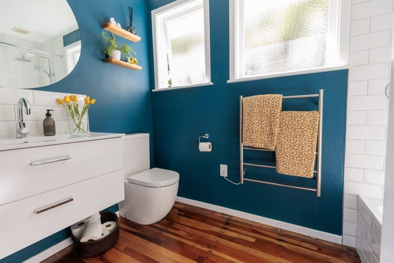 Photo of property in 10 Cotswold Crescent, Newlands, Wellington, 6037