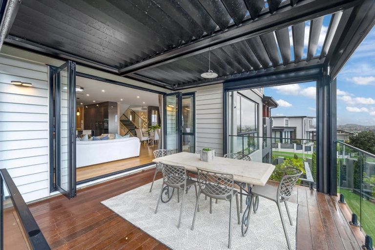 Photo of property in 45 Armstrong Farm Drive, East Tamaki Heights, Auckland, 2016