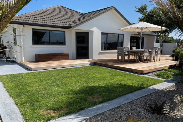 Photo of property in 186 Heta Road, Highlands Park, New Plymouth, 4312