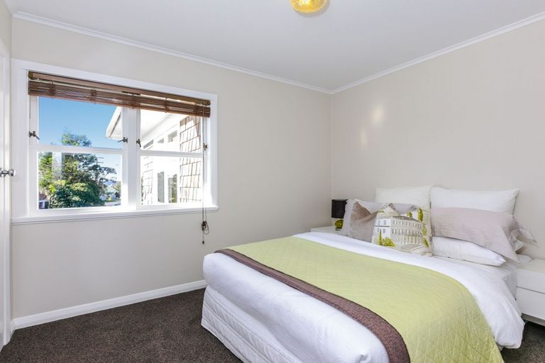 Photo of property in 31 Royal View Road, Te Atatu South, Auckland, 0610