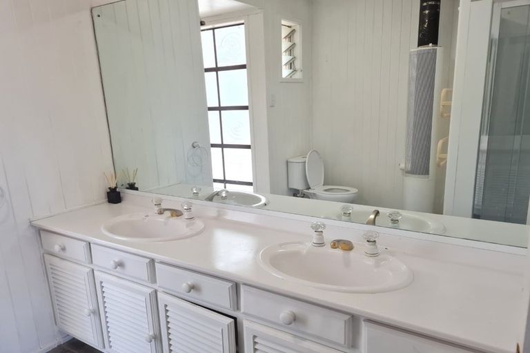 Photo of property in 38 Normanton Street, Glenfield, Auckland, 0629