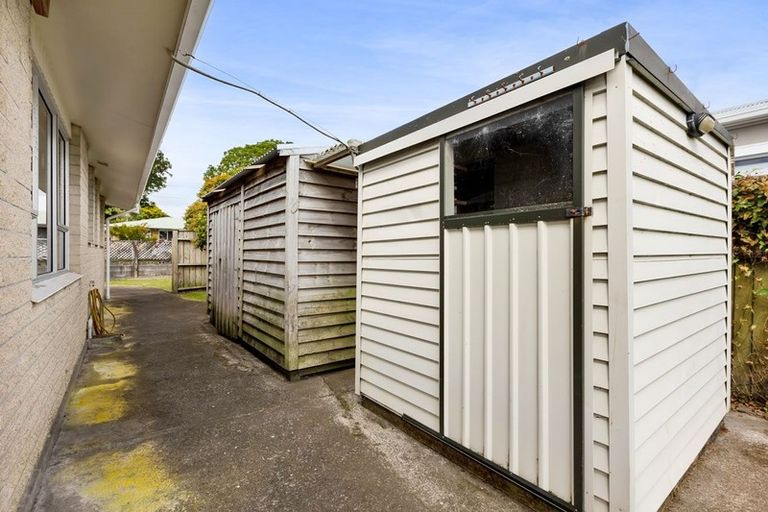 Photo of property in 2 Selwyn Street, Lower Vogeltown, New Plymouth, 4310