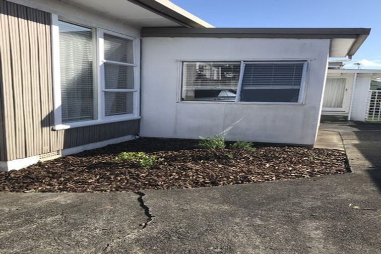 Photo of property in 2/8 James Road, Manurewa, Auckland, 2102
