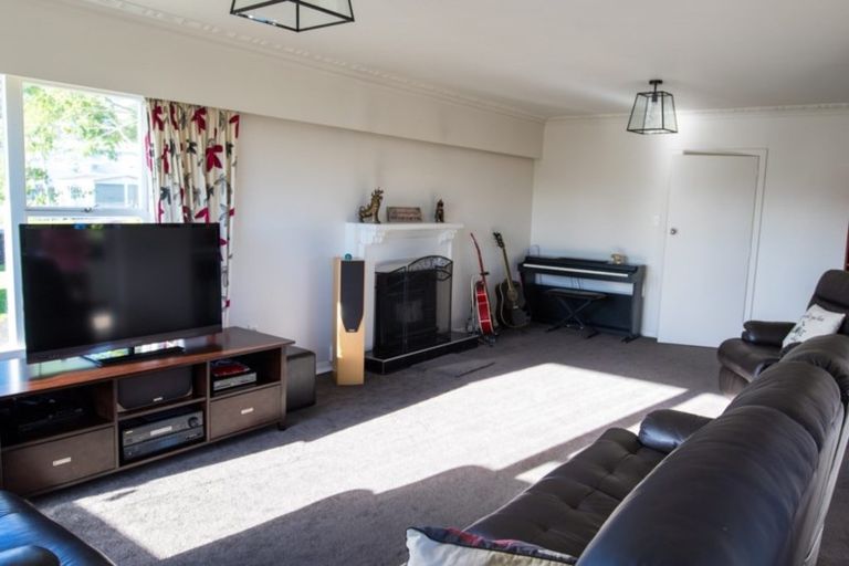 Photo of property in 37 Mason Street, New Lynn, Auckland, 0600