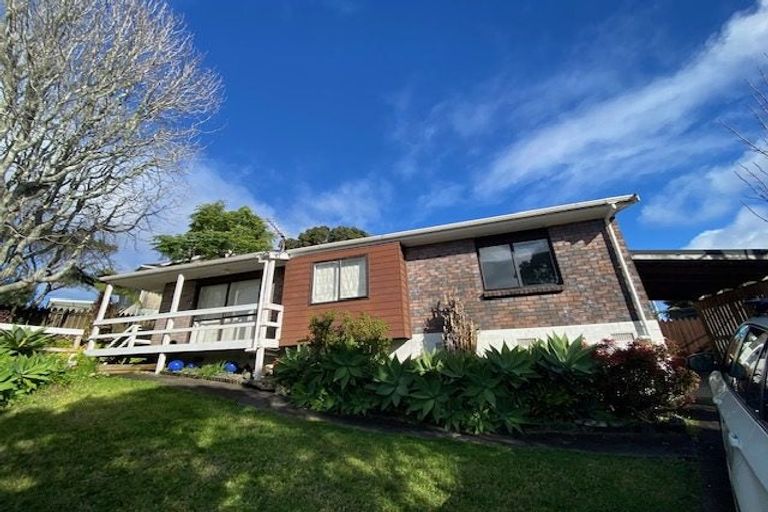 Photo of property in 2/138 Sunset Road, Unsworth Heights, Auckland, 0632