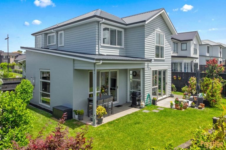 Photo of property in 8 Onekura Street, Red Beach, 0932